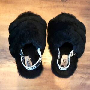 UGGS FLUFF YEAH Open Toe Shoes